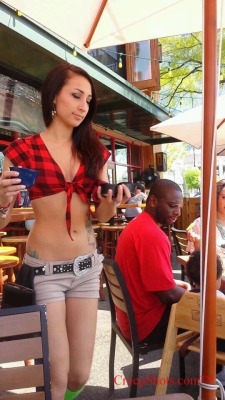 creepshots:  5 Creeps of a SEXY waitress at Twin Peaks from @icreep94 http://shar.es/Tymuy  See all 37 Twin Peaks creeps here&gt; http://creepshots.com/?cat=540  Creep on people! CS