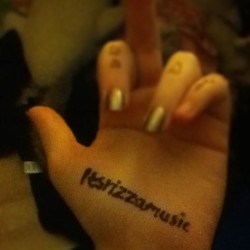 S/O to @izzielince for &ldquo;fan sign&rdquo; aha follow her ppl! #dope #henna #name #follow #teamfollowback #fuck #middlefinger