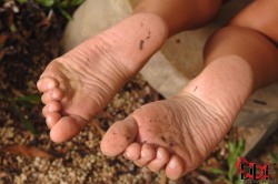 Solecityusa:  Veronica Da Souza’s Dirty Feet