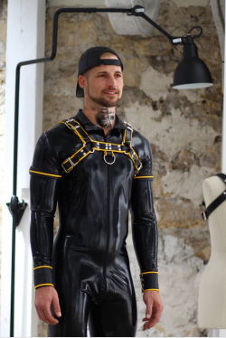 chiptheandroid:RubberBot J03 is ready to serve you, SIR! Leather