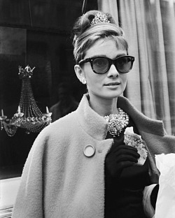 audreyhepburnforever:  Audrey photographed by Morris Warman on the set of ‘Breakfast At Tiffany’s’.