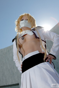 cosplayhotties:  super hot Queenie cosplaying Harribel from Bleach. You know what’s important in this cosplay? Yep, the “3”.     