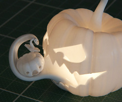 threadbanger:  instructables:  3D Printed Jack O’ Lantern   In this instructable i´m gonna show you how to build this 3d printable pumpkin scene from scratch.   I am all for pumpkins that don’t rot.  