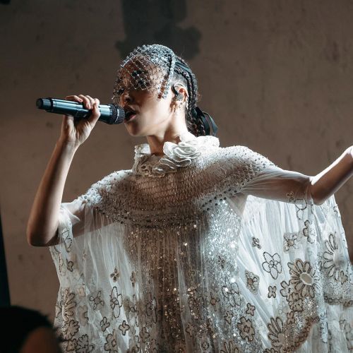fkatwigs-fashionstyle:   FKA twigs performing at the Valentino menswear f/w 2020-2021 show ©