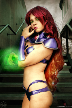 hotcosplaychicks: Starfire - Red Hood And The Outlaws by WhiteLemon   Check out http://hotcosplaychicks.tumblr.com for more awesome cosplay 