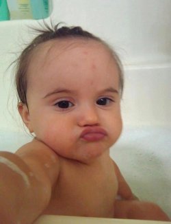 heyfunniest:  #selfie #selfies #tub #bathtub #pouty #pout #poutylips #lips #fresh #swag