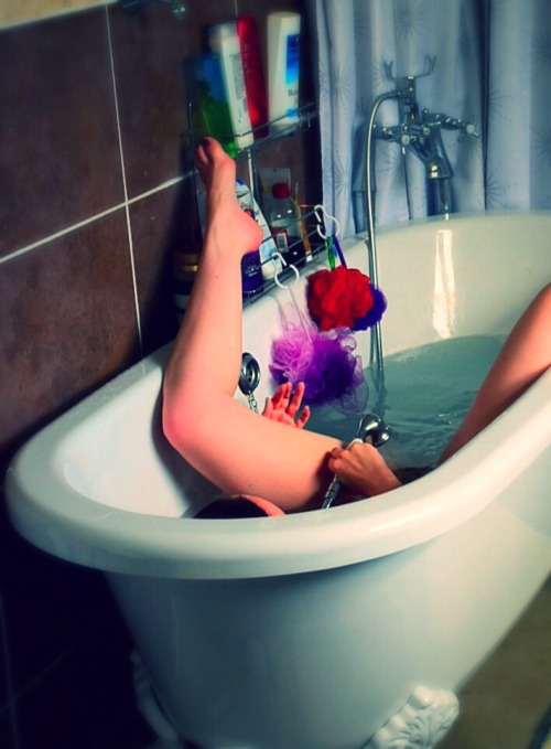 Porn playfulperversion:  Bath time! Mr walked photos