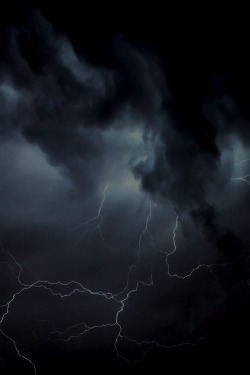 michele1980:  comfortingblossom:  I love everything about thunderstorms.  I Love Thunderstorms♥ 