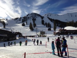 It is a gorgeous day at Mammoth! Beginners ski lesson booyah!