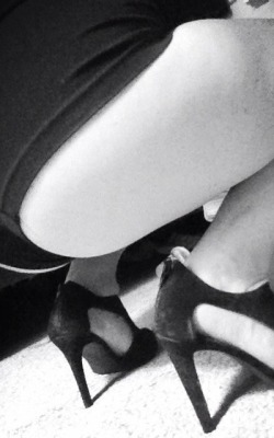 suzanne4u:  #heels #ass #selfie