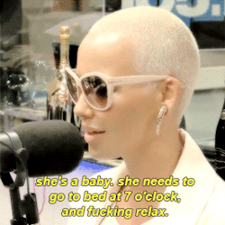 quickweaves:  pradakunt:Amber Rose speaks up about Kylie and Tyga’s relationship  GO THE FUCK AWF