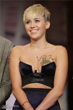 stars49:  Miley Cyrus candid guide 7  I would