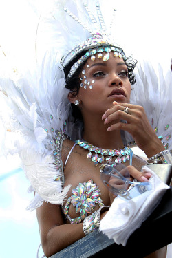 caribbeanheaux:This is such a magic swan girl with diamond feathers look i dont think we’ll ever get over this