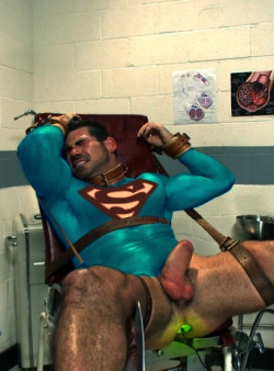 superfrai87: Torturado con. Kriptonita #superman #dildo Superman in total torment! The kryptonite dildo is very cruel!