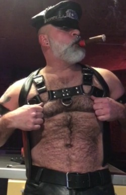 tamboz83:sexy leather wolf!