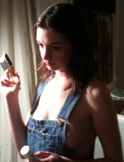 celebsnude115:  Anna Hathaway leaks   Follow shnyyp.tumblr.com