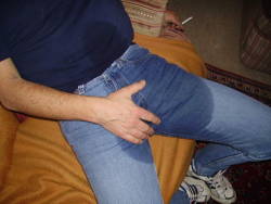 wetjeans6:  Pissing tight jeansbulge while watching porn. 