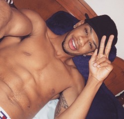 roheartlessro:  thickboyswag:  Smiley Submission