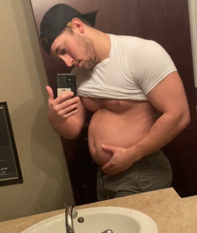 thic-as-thieves:Attempted to suck it in. Belly was so full after this stuff session that I almost toppled over cause the weight of it haha😅😂🥵 short belly play video uploaded. Link in bio!