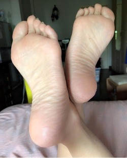 jfc223:  @mortao @mortaomaotor #pies #pied #pieds #piedini #pés #pezinhos #barefoot #feet #foot #wrinkles #yogafeet #feetlovers #footporn #feetporn # #footmodel #feetmodel #footfetishnation #footfetish #feetlovers #prettyfeet #prettytoes #footgoddess