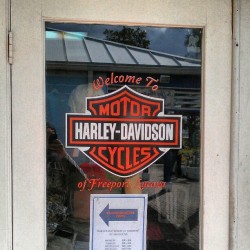 Travel 800 miles to paradise, and the coolest thing I&rsquo;ve found so far is this. #harleydavidson #Harley #freeport #Bahamas