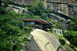 uglypnis:  A House On A Rock Overlooking