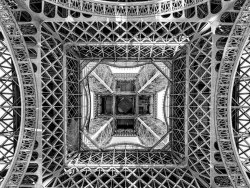 Sous la Tour Eiffel de Alejandro Merizalde