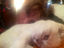 taylorswift:  I taught Olivia how to take selfies with her tiny