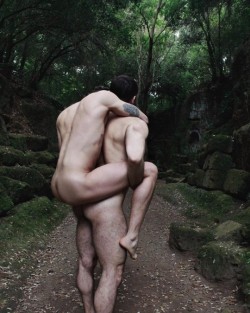 alanh-me:    47k+ follow all things gay, naturist and “eye catching”   