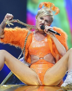 dffakes:    Miley Cyrus
