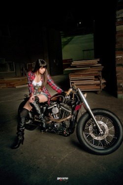 biker-babes:  .