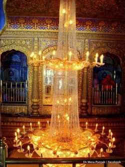 ehmerapunjab:  Chandelier inside the Golden Temple-Amritsar (Punjab) 