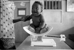 bxbs:  afrikanattire:  Ugandan baby being weighed at a local clinic.   😩😩😩😍😍😍😭😭