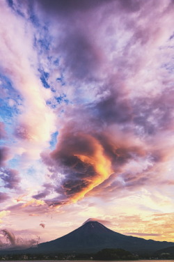 ikwt:  Cloudy Sunset II (Yuga Kurita) | ikwt