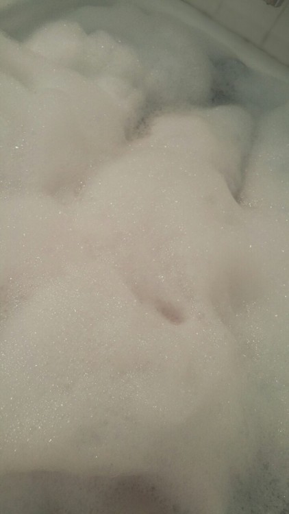 call–me–babygirl:  Home made bubble bath for littles who are broke (like me)   -1 cup of soap (like, regular hand soap or body wash) -1 tablespoon of honey (It’s good for your skin !) -1 egg white (makes the bubbles last longer!) -½