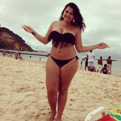 hourglassandclass:  Cleo Fernandes looking beautiful at the beach! For more body positivity and curves, check out my blog :)   