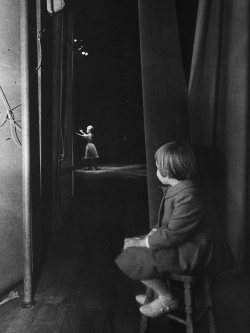 becketts: Carrie Fisher watches her mom on stage at the Riviera Hotel in Las Vegas in 1963.