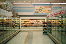 silkktheshocka:  aisselectric:  retropopcult: Grocery store after midnight, 1979   There is literally a stand of Powerade right there. They did not have Powerade in 1979. Why y'all always lying?  The rest of this store stuck in 1979 though….looks cool