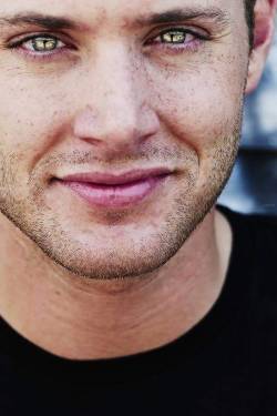 wellcometothedarkside:  grean51:namematters:Jensen  Ackles  good lord Freckles    and and EyesThis is a REPOST this is the ORIGINAL POST http://wellcometothedarkside.tumblr.com/tagged/season2-promotional-shoot, these guys even keep my tag, thanks for