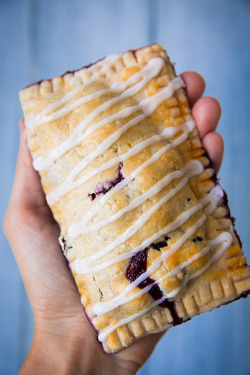 wehavethemunchies:  Blueberry Hand Pies 