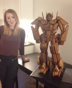 Gingerbread Optimus Prime made by friends friend thought it deserved a share. - Imgur  UTTER AND COMPLETE WOW.