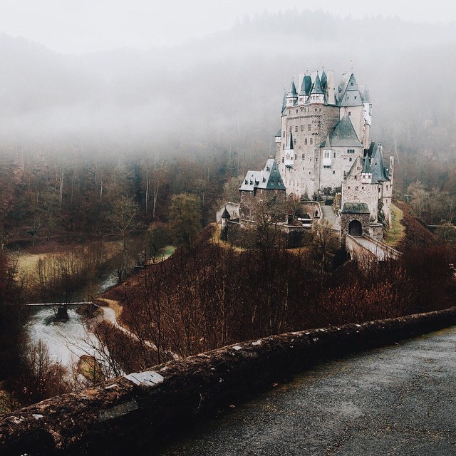 melodyandviolence:     Burg Eltz  by  Hannes Becker       (Eltz Castle is a medieval