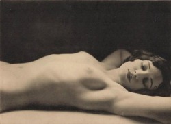 erotica-of-the-vintage:  Germaine Krull 