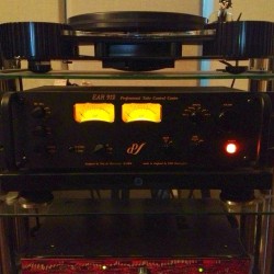 sonicsatori:  Amazing analog front-end: EAR 912 pre/phonostage - nu Helius turntable. WHOA… #analog #vinyl #vinylrules #audio #audiophile #audioporn #earelectronics