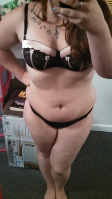 reddlr-gonewildcurvy:  Not getting much love anymore. Last post for a while.  nice body