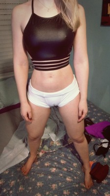 ourhornylittlethoughts:Gym clothes. How do I look? What would you do if you saw me at the gym like this?