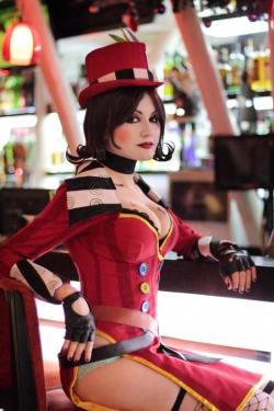 cleavage:  (via Miss Moxxi! From Borderlands - Pingouin Grincheux)
