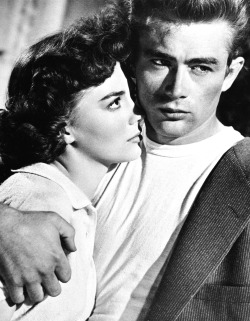avasgal: Natalie Wood and James Dean in Rebel Without a Cause (1955)