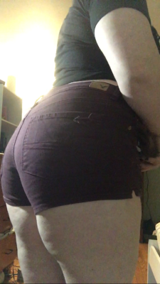 gothbelly: If anyone’s interested I have another video for sale! In this one I try on this outfit that used to fit me pretty well! Now they’ve gotten super tight on my big belly and thighs and butt.   Watch me struggle to put them on and hear me get