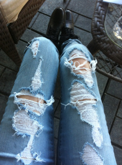 6ksfashion:  Blue Holed Cropped Denim Jeans Pants 
